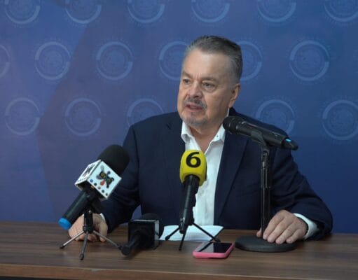 Vázquez Robles denuncia «golpe al federalismo» tras citatorio de la FGR a Maru Campos