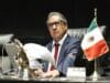 Van por prohibición total de dispositivos móviles en primarias y secundarias de México